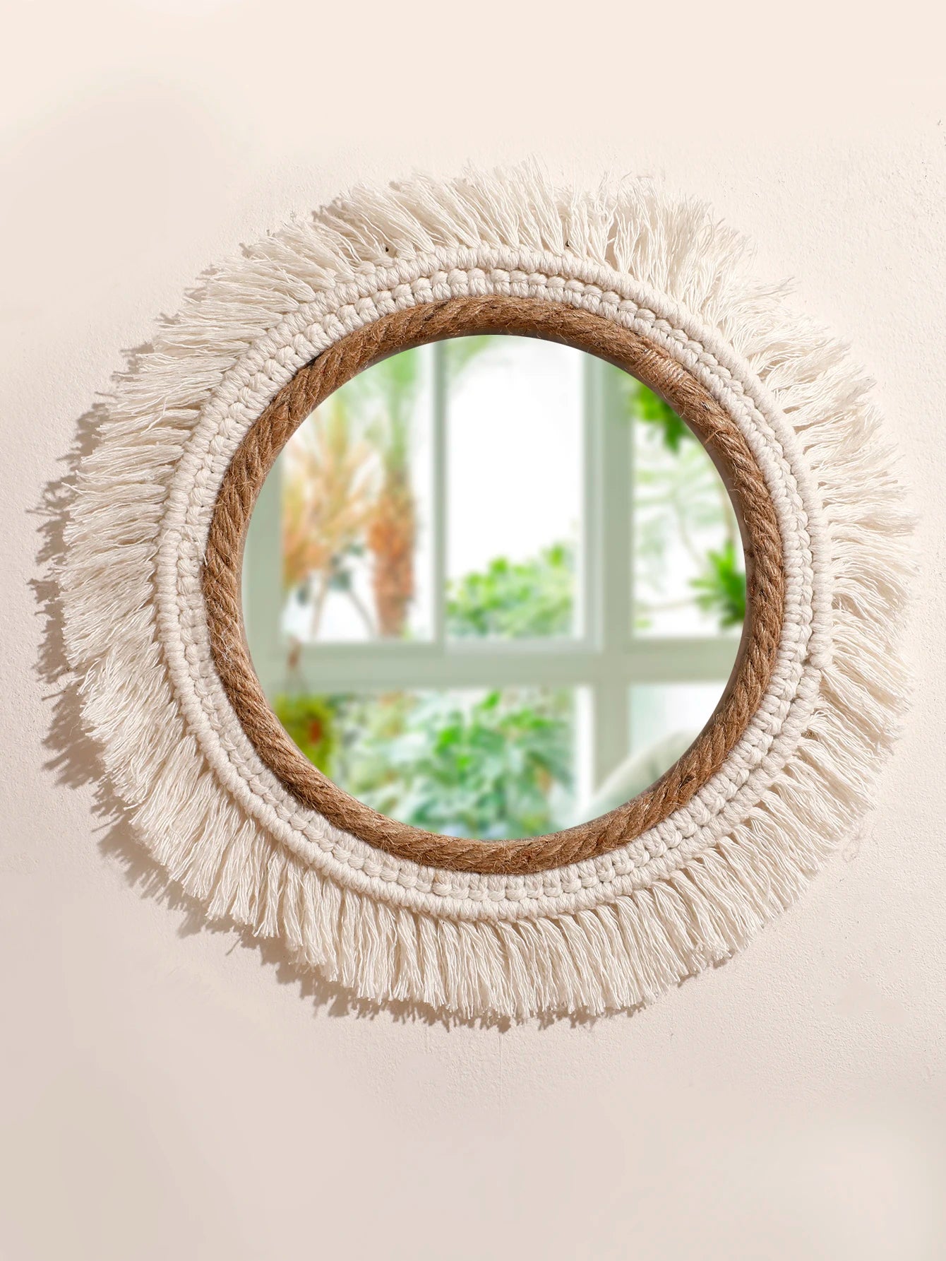 miroir suspendu en macramé décoratif avec pompons tissés - vue 6 sur 14