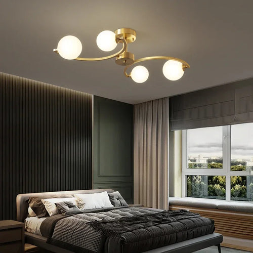 plafonnier moderne en cuivre doré avec boule de verre et led