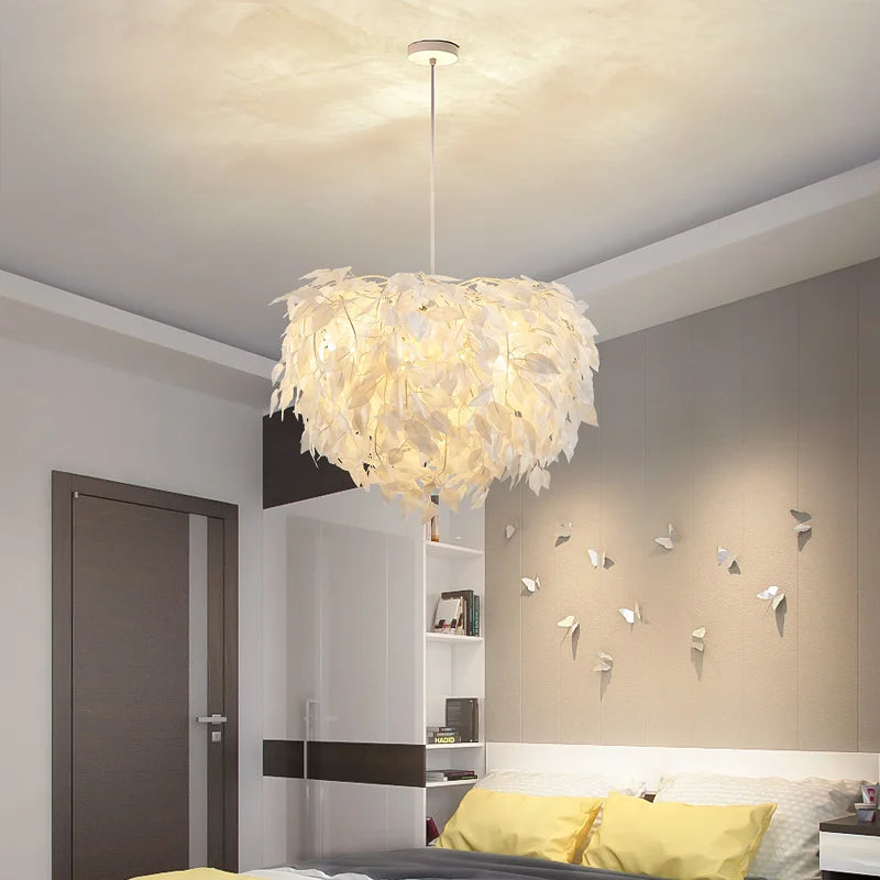 lustre en feuilles plastiques pour une ambiance romantique et décorative - vue 6 sur 8