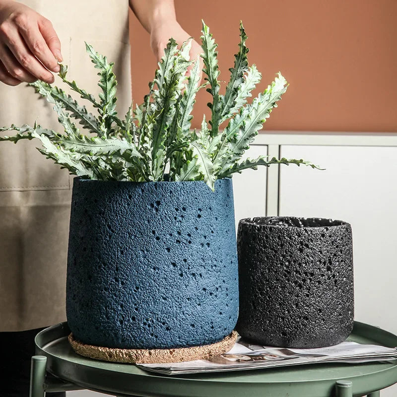 pot de fleurs en ciment style nordique avec plateau décoratif