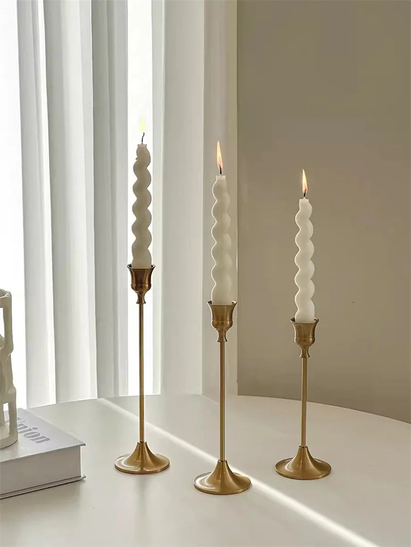 kit bougeoirs en laiton doré pour décorations festives et mariages - vue 3 sur 11