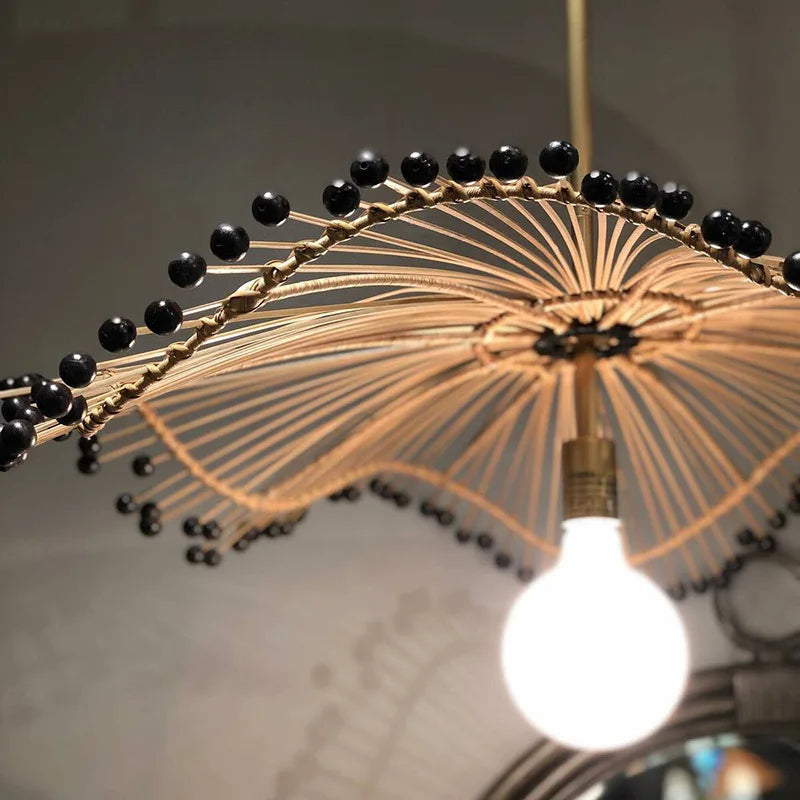 Suspension design en rotin style chinois apaisant - vue 5 sur 6