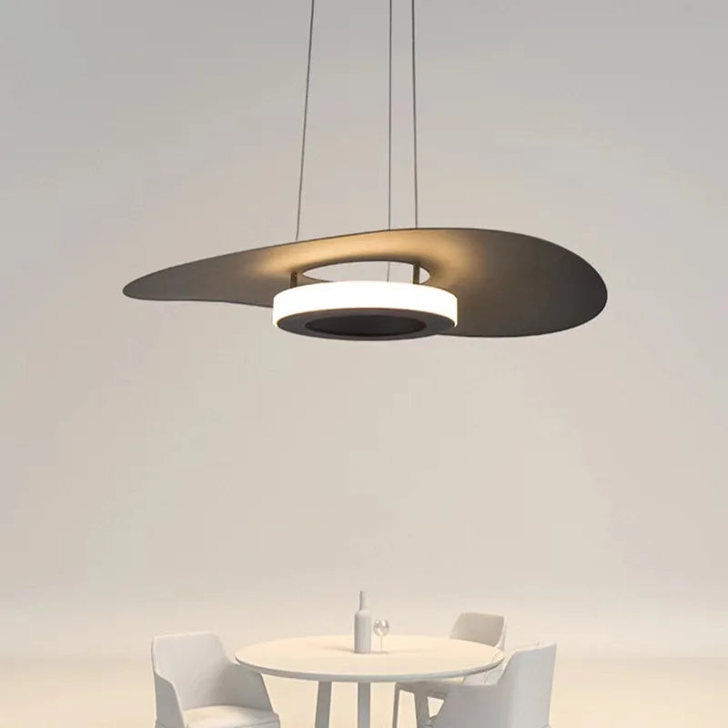 Suspension LED en métal au design nordique variable