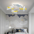 plafonnier avion en bois pour chambre d'enfant moderne et chaleureux