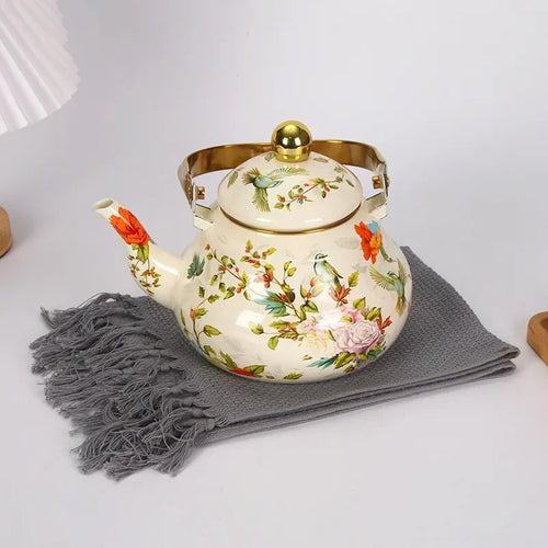 bouilloire vintage émaillée motif floral poignée dorée cuisine