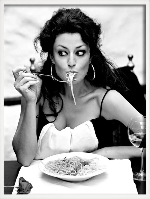 art mural femmes buvant vin et mangeant spaghettis décoratif pour la maison