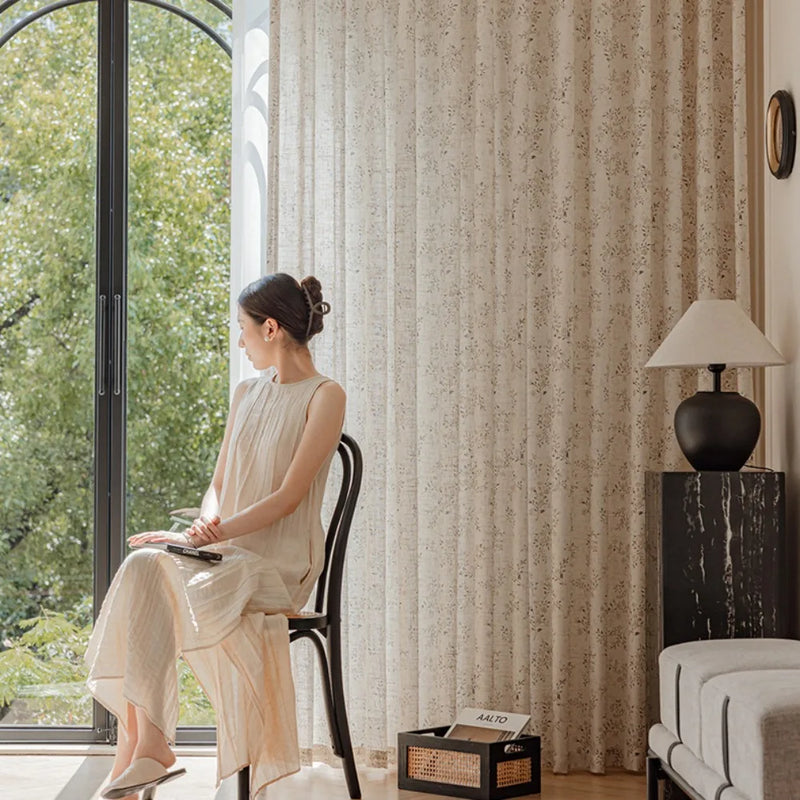 Voilage tulle motifs floraux style campagnard fenêtre salon