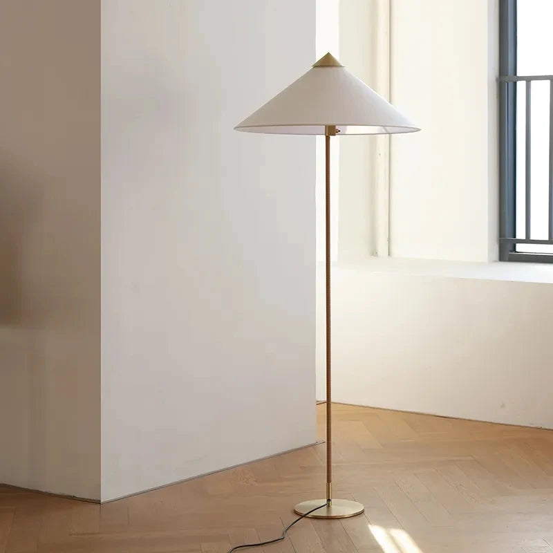 Lampadaire coinqieu fait à la main en rotin tissé style japonais - vue 4 sur 8