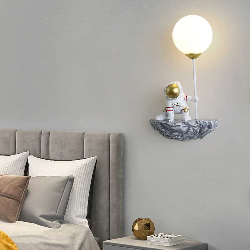 applique murale dessin animé astronaute lampe led pour enfants - vue 5 sur 13