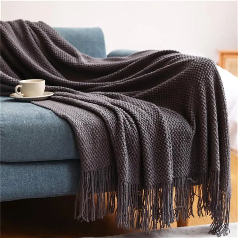 Plaid tricoté nordique avec pompons style scandinave