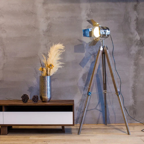 lampe de sol industrielle en bois avec trépied vintage à charnière