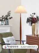 lampadaire moderne en bois de noyer et tissu décoratif