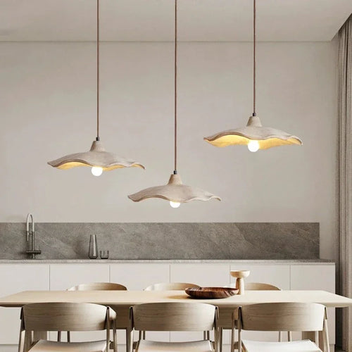 suspension wabi-sabi en ciment et travertin pour décoration intérieure
