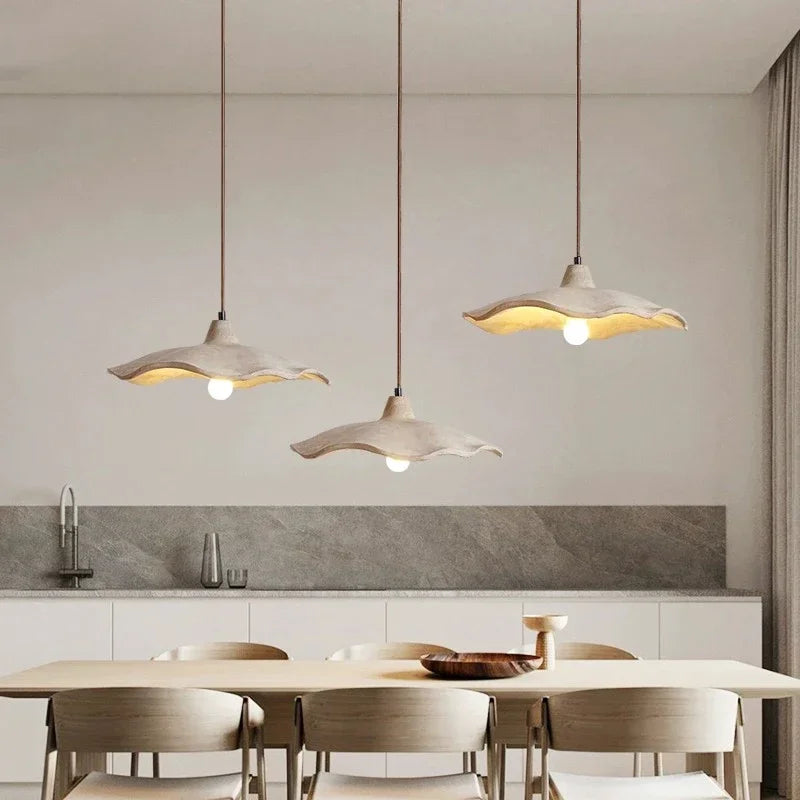 suspension wabi-sabi en ciment et travertin pour décoration intérieure