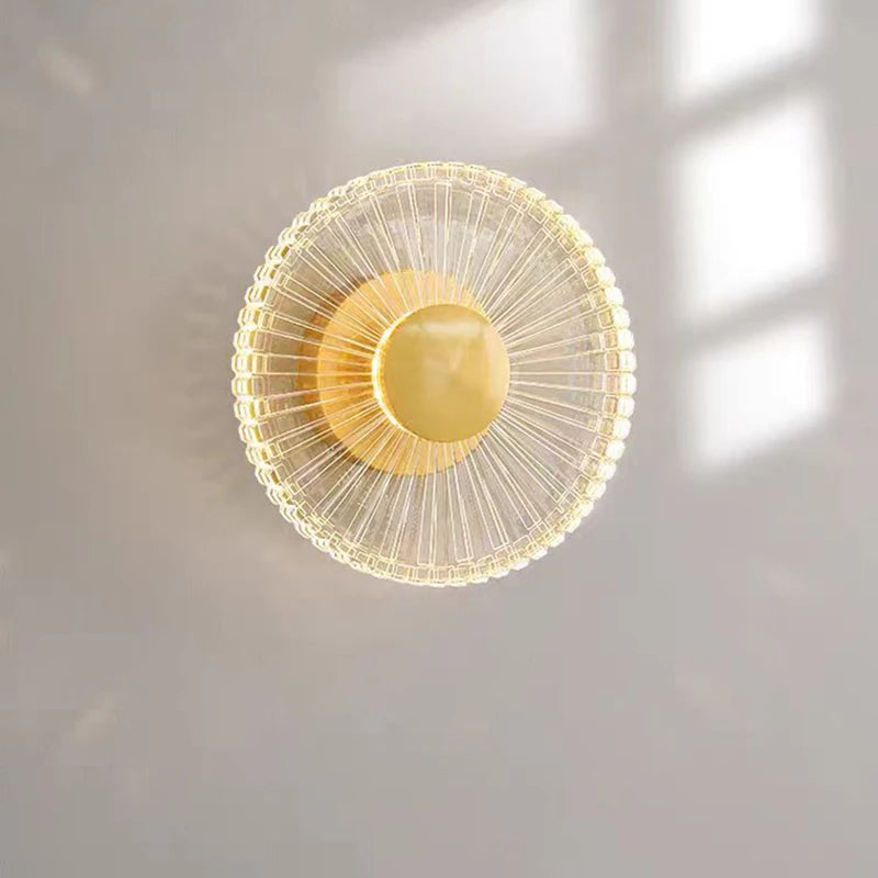 applique murale led design en acrylique et laiton doré pour intérieur - vue 5 sur 7