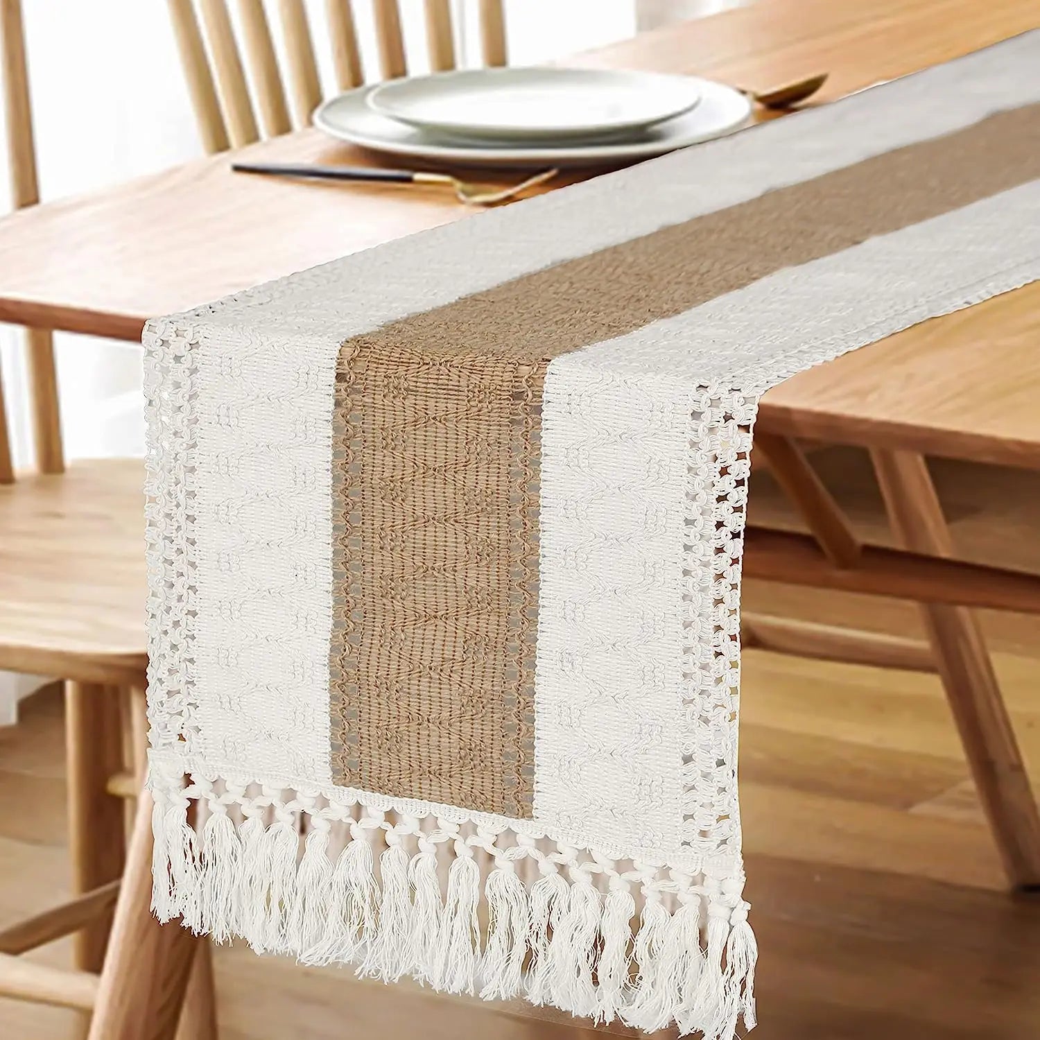 Chemin de table bohème géométrique beige à pompons