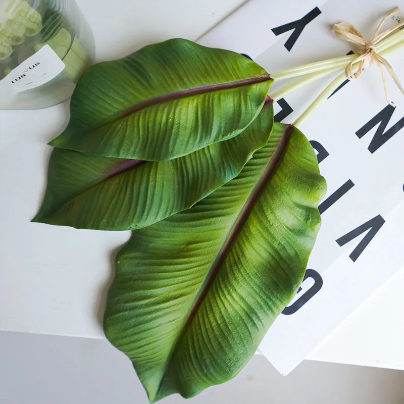 bouquet de feuilles monstera et bananier décoration intérieure mariage - vue 5 sur 10