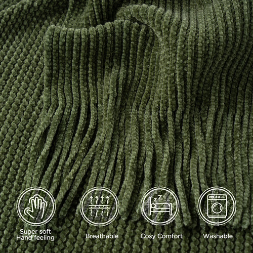 Plaid maille chenille a pompons motif carreaux decor