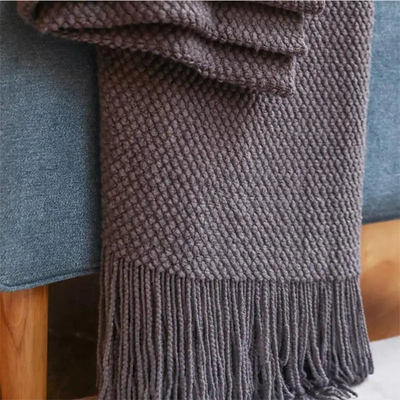 Plaid tricoté nordique à carreaux avec pompons doux