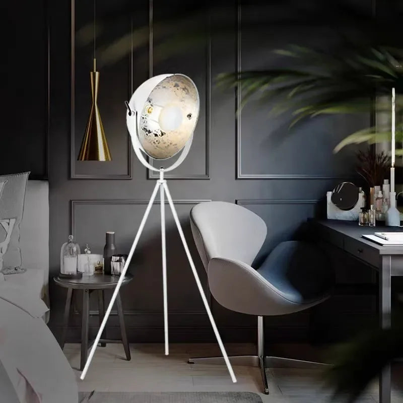 lampadaire industriel réglable avec trépied flexible pour intérieur moderne - vue 5 sur 8