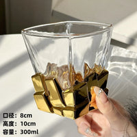 Verre artistique texturé style espace luxe pour whisky