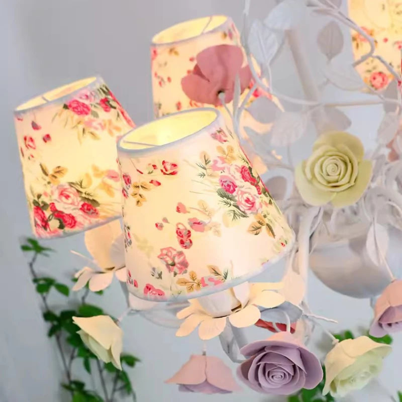 lustre romantique pour chambre d'enfant princesse fleurs lumineuses - vue 5 sur 5