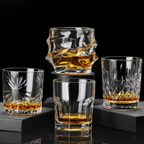 Verres cristal facettés whisky bière vin élégants