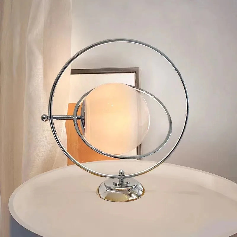 lampe à poser scandinave en chrome avec boule en verre - vue 3 sur 7
