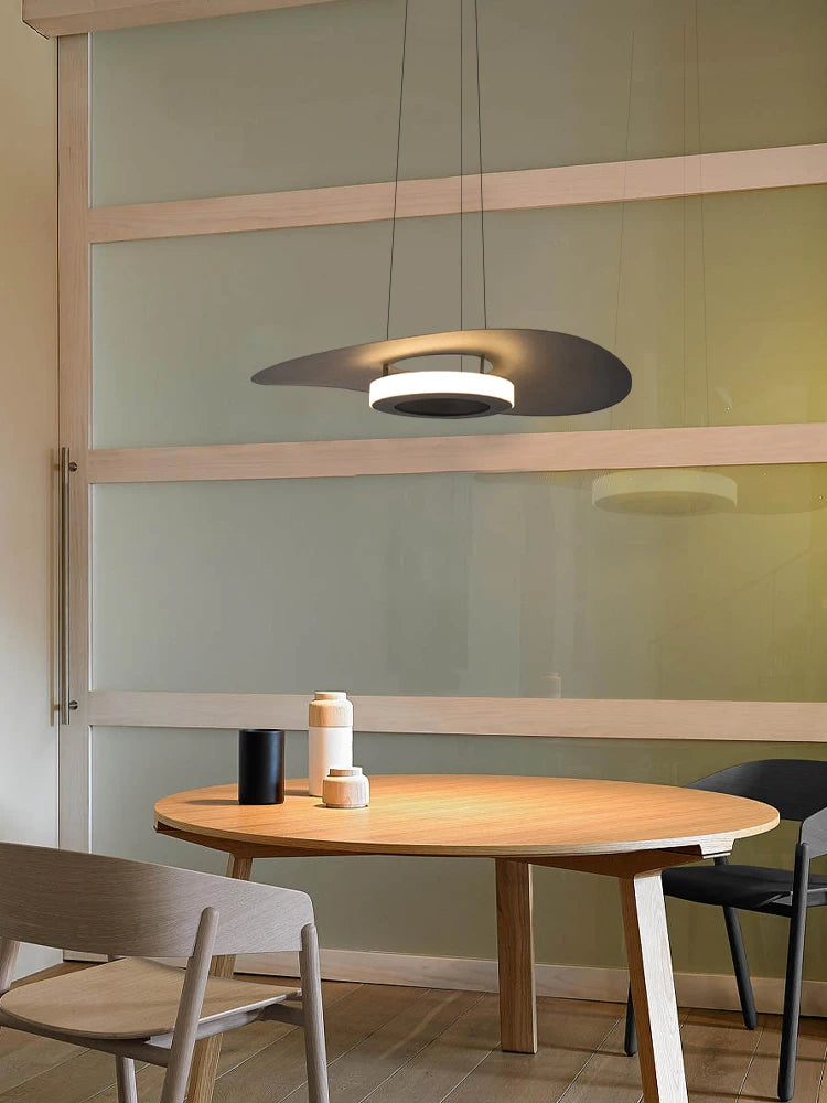 Suspension LED en métal au design nordique variable