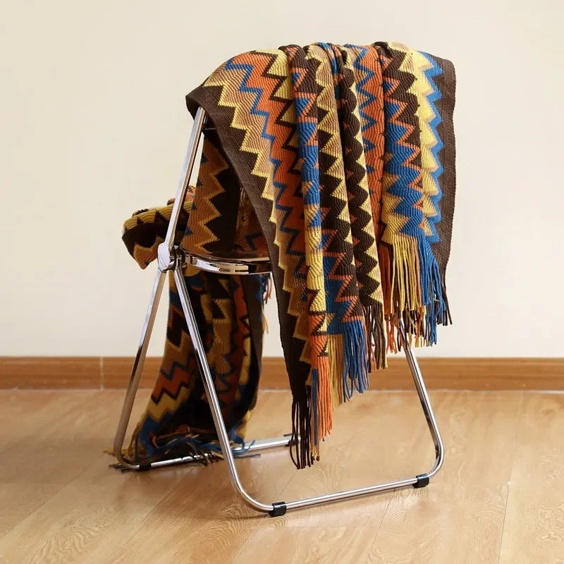plaid boheme tisse a carreaux avec pompons doux - vue 2 sur 6