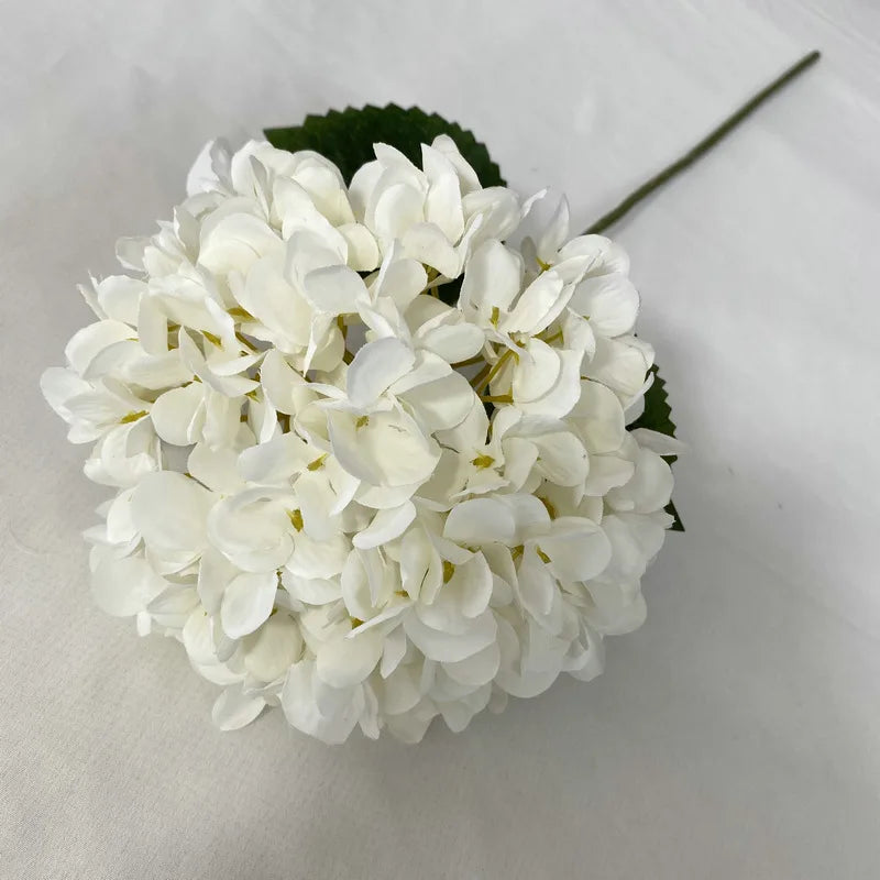 bouquet d'hortensias artificiels en soie pour décoration et événements - vue 11 sur 19