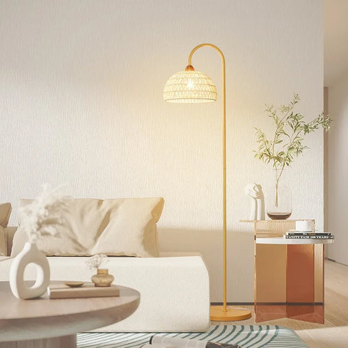 lampadaire vintage en rotin pour éclairage intérieur ambiance
