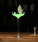 verres à pied élégants cocktail champagne martini vin