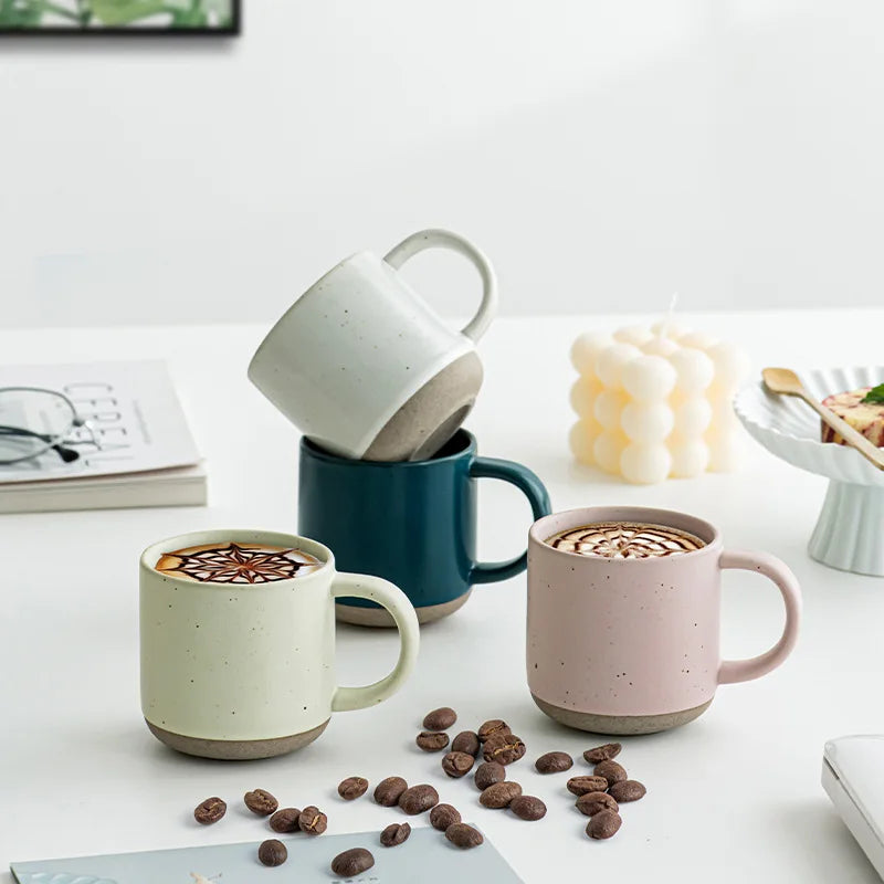 Tasse cafe ceramique mouchetee design moderne anse