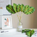 bouquet de feuilles monstera et bananier décoration intérieure mariage