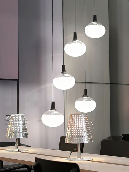 plafonnier led minimaliste en verre blanc mat design élégant moderne