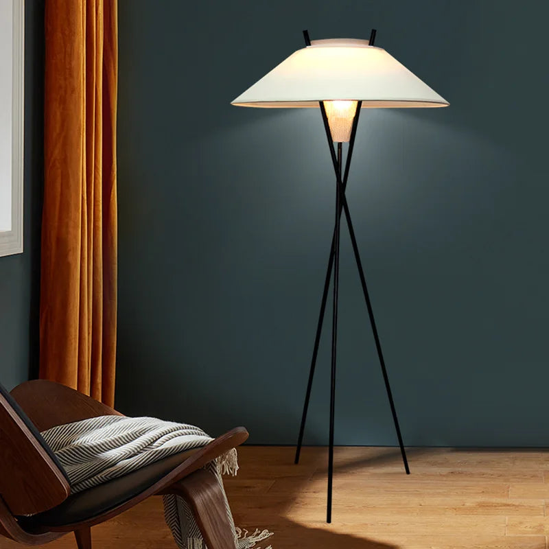 lampadaire triangulaire moderne design italien avec abat-jour vintage - vue 5 sur 7