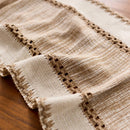 Chemin de table bohème macramé kaki à pompons