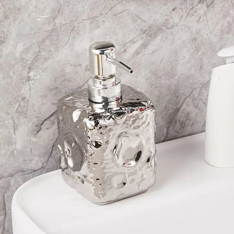 bouteille en céramique dorée décor lune pour lotion - vue 8 sur 11