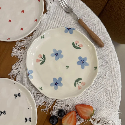 Assiette gateau ceramique style coreen motif floral irregulier