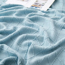 plaid tricot jacquard a pompons motif carreaux salon