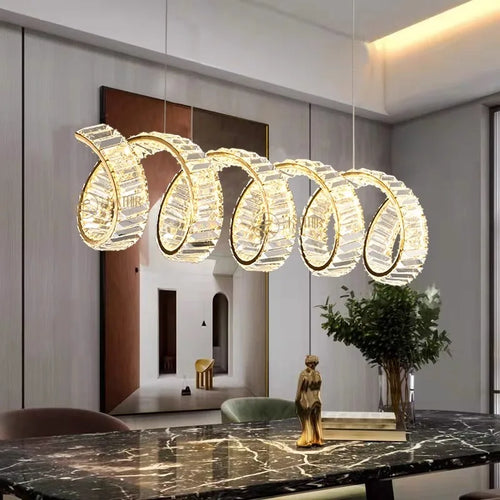 Lustre led spirale dorée au design moderne