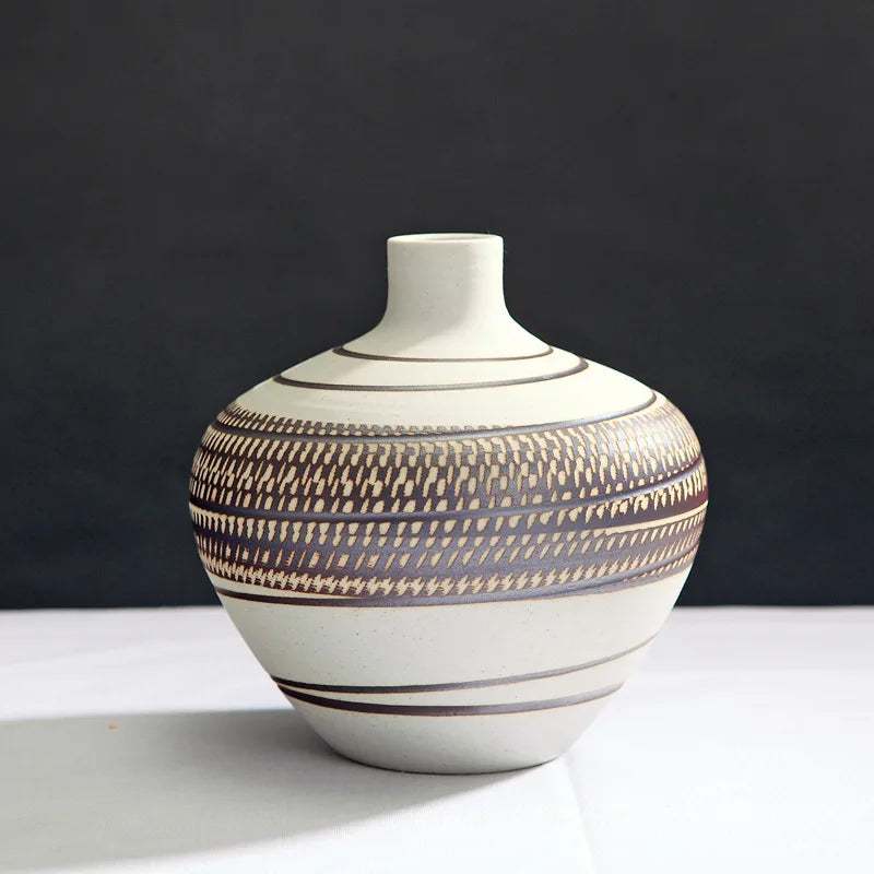 vase en céramique fait main pour décoration intérieure et arrangements floraux - vue 5 sur 9