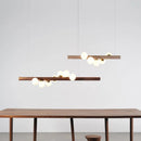 lustre en bois de noyer et verre design moderne pour intérieur élégant