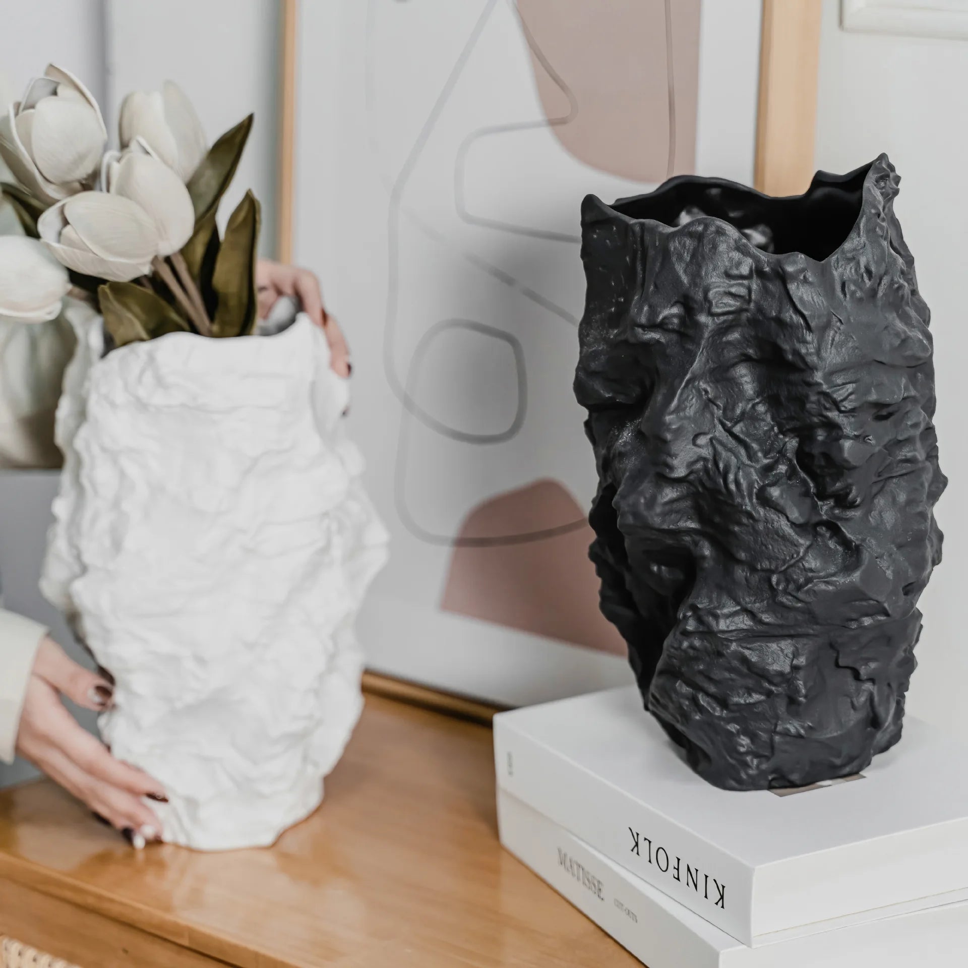 vase en céramique artisanale pour fleurs décoratives et arrangements - vue 3 sur 8