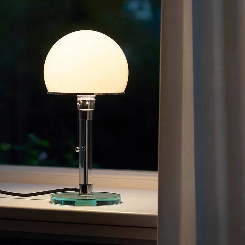 lampe à poser design simple en verre et tissu pour lecture - vue 6 sur 8