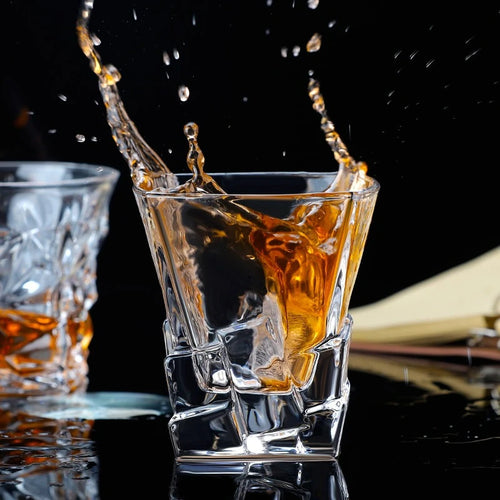 Verres cristal facettés whisky bière vin élégants