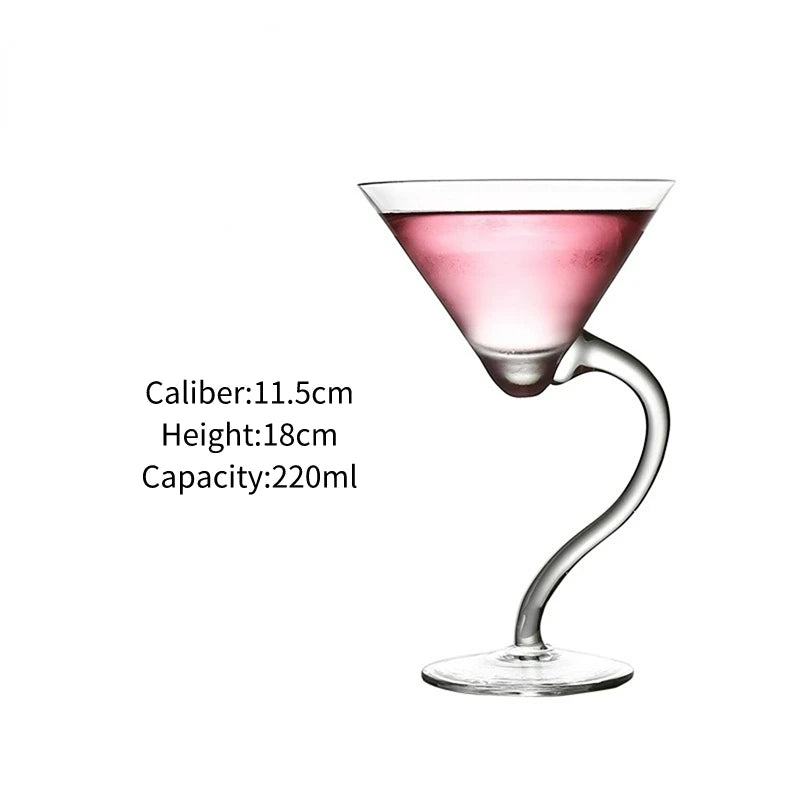 Verres martini incurvés design créatif pour bar maison