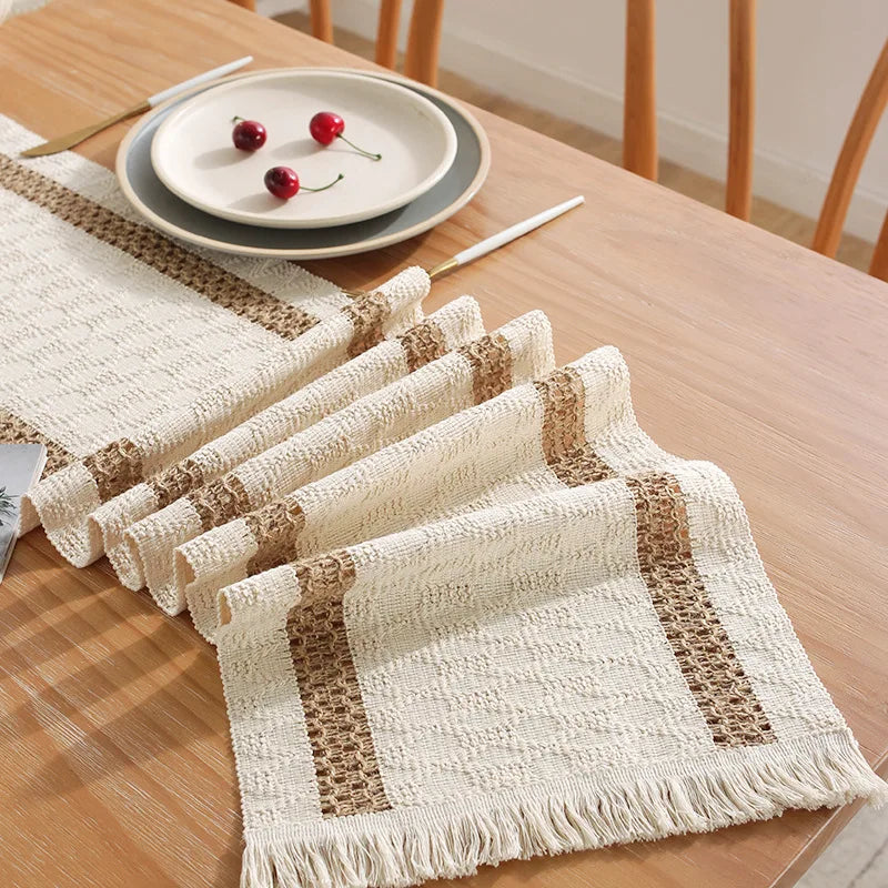 Chemin de table boheme beige motifs geometriques pompons - vue 7 sur 7
