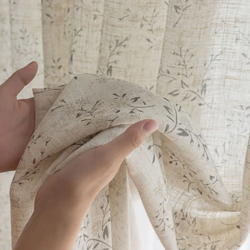 Voilage tulle motifs floraux style campagnard fenêtre salon